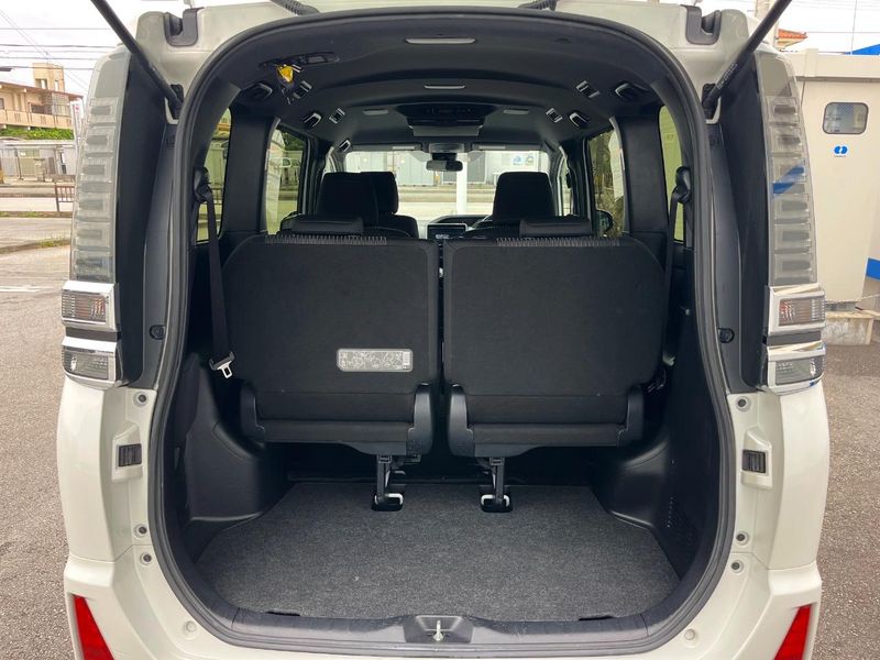 2018 Toyota Voxy DBA-ZRR80W (UW-6a2e1c50a6a72)[29]