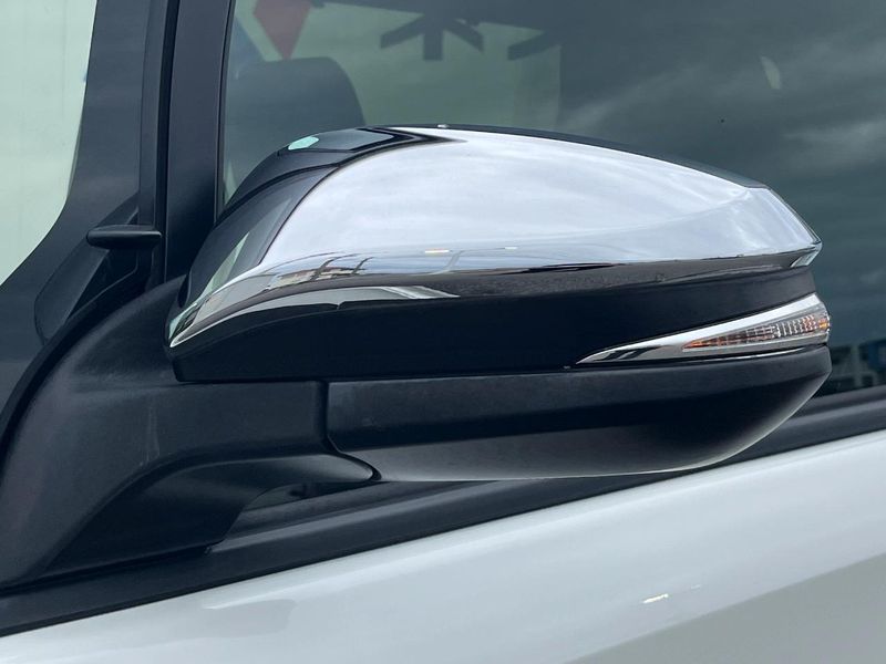 2018 Toyota Voxy DBA-ZRR80W (UW-6a2e1c50a6a72)[14]