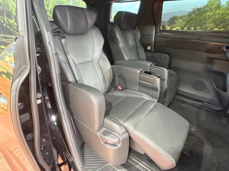 2024 Toyota Alphard 3BA-AGH40W (UW-6a2f6bbb4c5d9)[27]