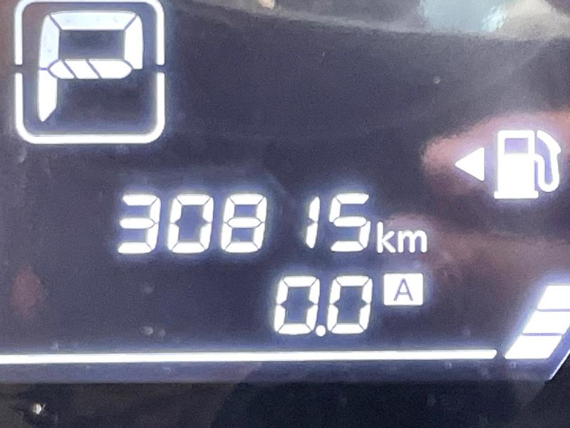 2013 Nissan Note DBA-E12 (UW-6a2f6c0458506)[2]