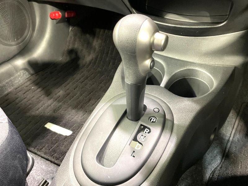 2013 Nissan Note DBA-E12 (UW-6a2f6c0458506)[25]