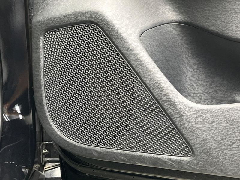 2022 Mitsubishi OUTLANDER PHEV 5LA-GN0W (UW-6a2f6c28d4654)[24]