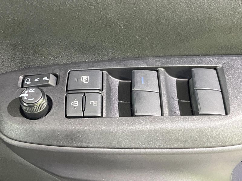 2024 Toyota Yaris Cross 6AA-MXPJ10 (UW-6a2f6cfe5b4c9)[26]