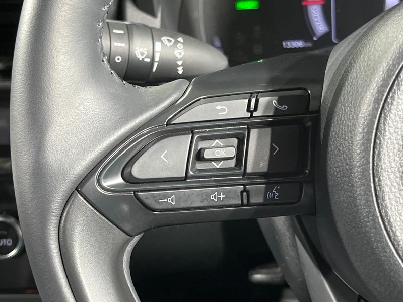 2025 Toyota Yaris Cross 6AA-MXPJ10 (UW-6a2f6d0057c42)[9]
