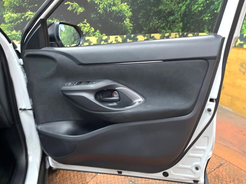 2025 Toyota Yaris Cross 6AA-MXPJ10 (UW-6a2f6d0093628)[17]
