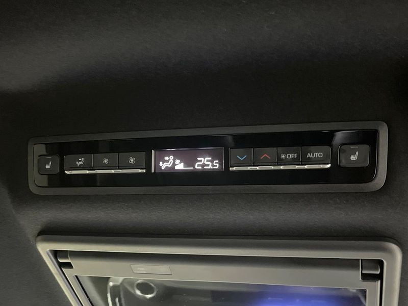 2023 Toyota Noah 6BA-MZRA90W (UW-6a2f6d16d5b21)[12]