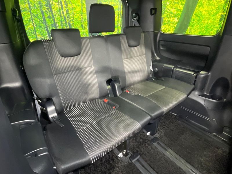 2018 Toyota Voxy DBA-ZRR80W (UW-6a2f6d7ce34be)[23]