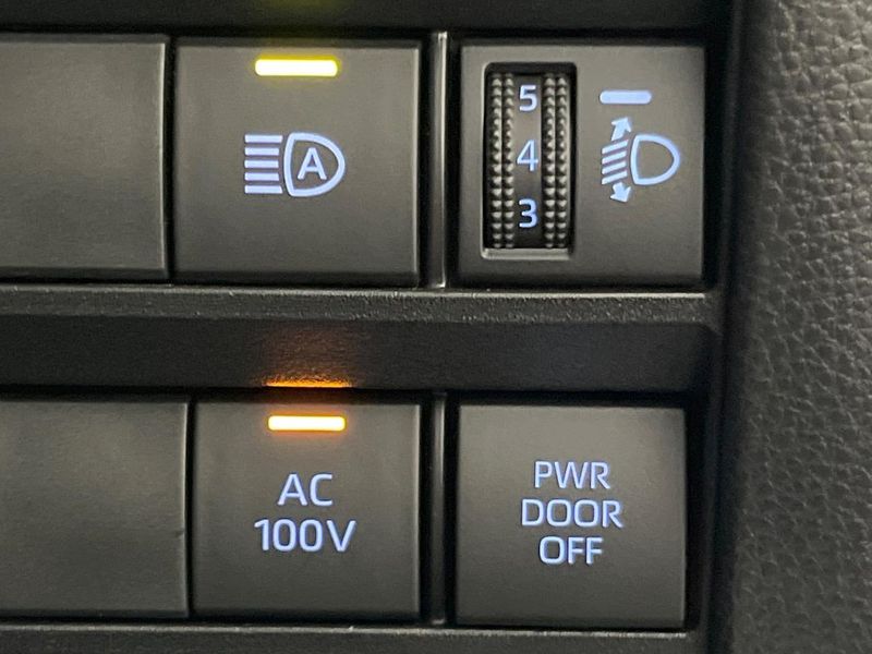 2023 Toyota Noah 6AA-ZWR90W (UW-6a2f6d9d14974)[21]