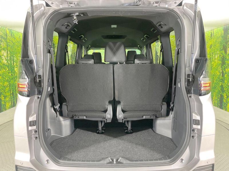 2023 Toyota Voxy 6BA-MZRA90W (UW-6a30befcdfbc3)[28]