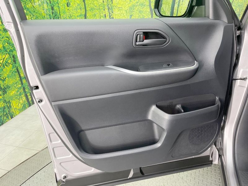 2023 Toyota Voxy 6BA-MZRA90W (UW-6a30befcdfbc3)[26]