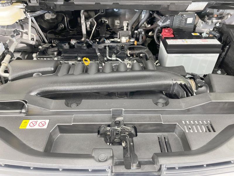 2023 Toyota Voxy 6BA-MZRA90W (UW-6a30befcdfbc3)[4]
