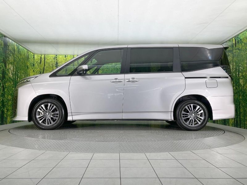 2023 Toyota Voxy 6BA-MZRA90W (UW-6a30befcdfbc3)[17]