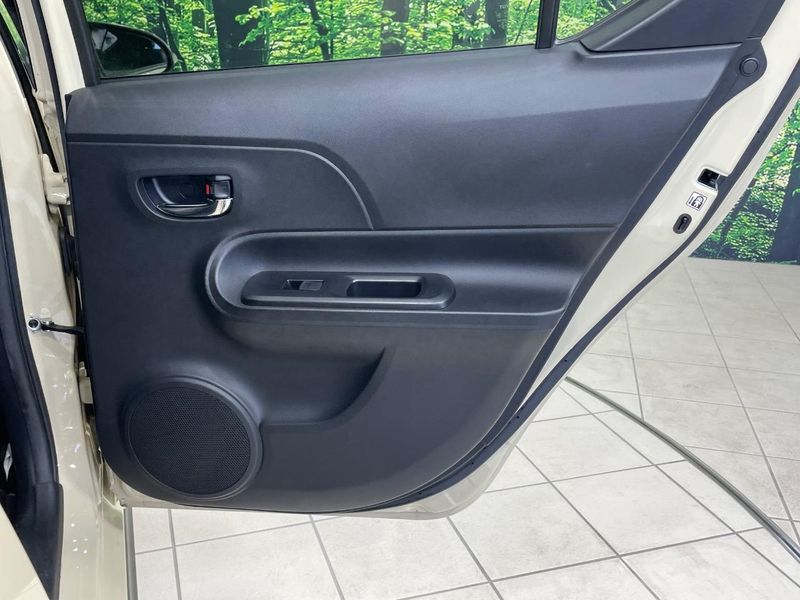 2018 Toyota Aqua DAA-NHP10H (UW-6a30bf121c2b1)[23]