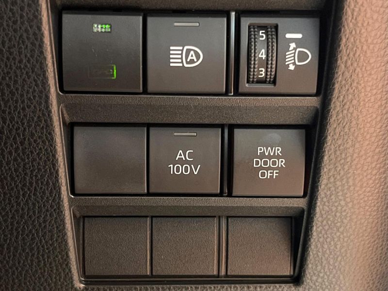 2024 Toyota Noah 6AA-ZWR90W (UW-6a30bfab23aef)[24]