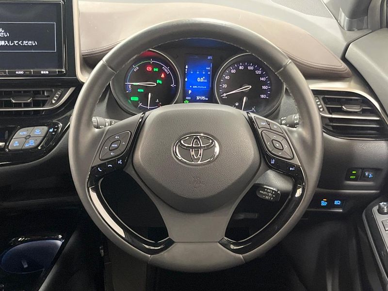 2017 Toyota C-HR DAA-ZYX10 (UW-6a30bfb04284e)[27]