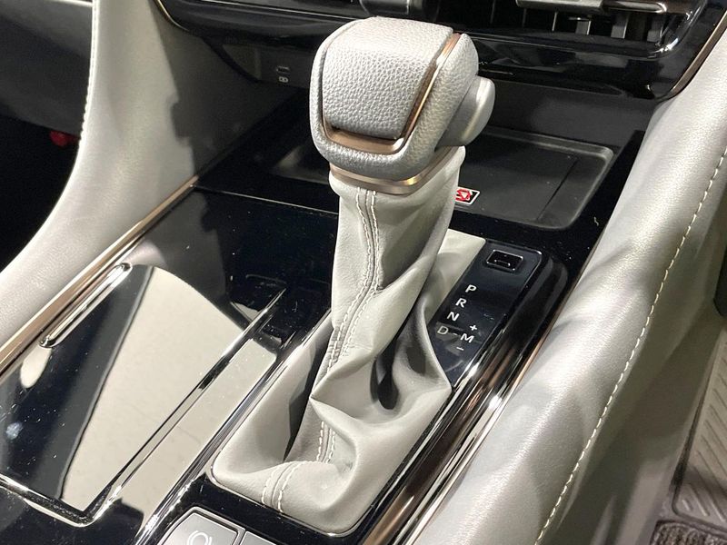 2024 Toyota Alphard 3BA-AGH40W (UW-6a320f6e2cb72)[21]