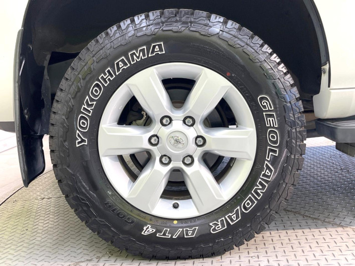 2016 Toyota Land Cruiser Prado CBA-TRJ150W (UW-6a33610210b00)[19]