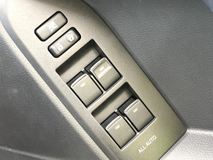 2016 Toyota Land Cruiser Prado CBA-TRJ150W (UW-6a33610210b00)[24]