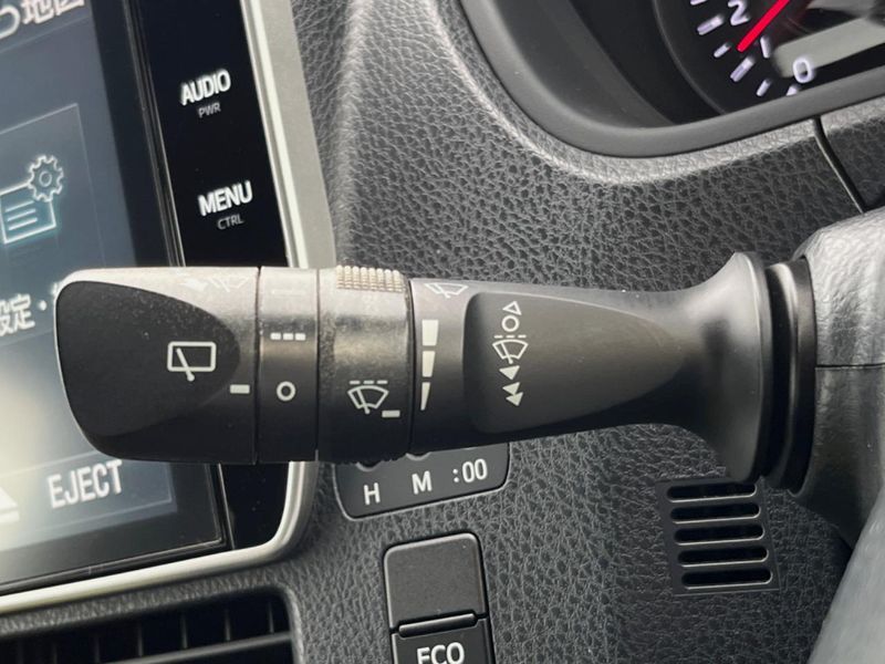 2018 Toyota Voxy DBA-ZRR80W (UW-6a3361218d0e9)[12]