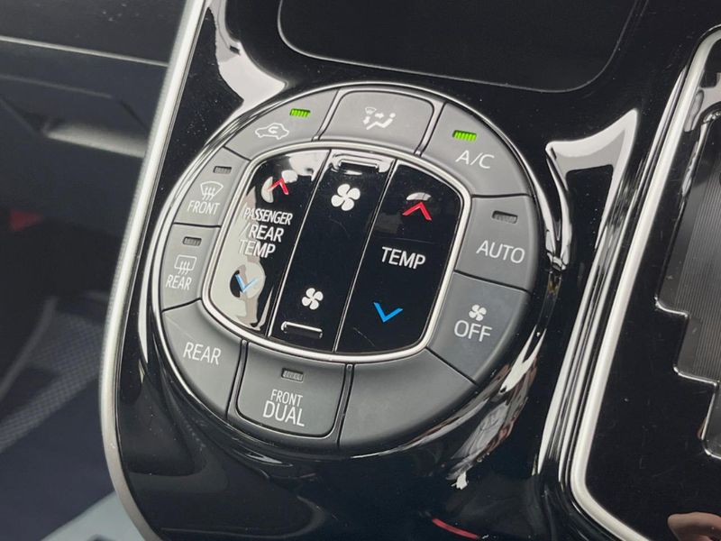2018 Toyota Voxy DBA-ZRR80W (UW-6a3361218d0e9)[7]