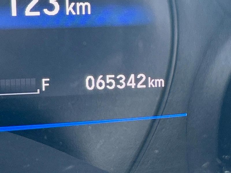 2016 Honda Fit Hybrid DAA-GP5 (UW-6a34b27c43066)[2]