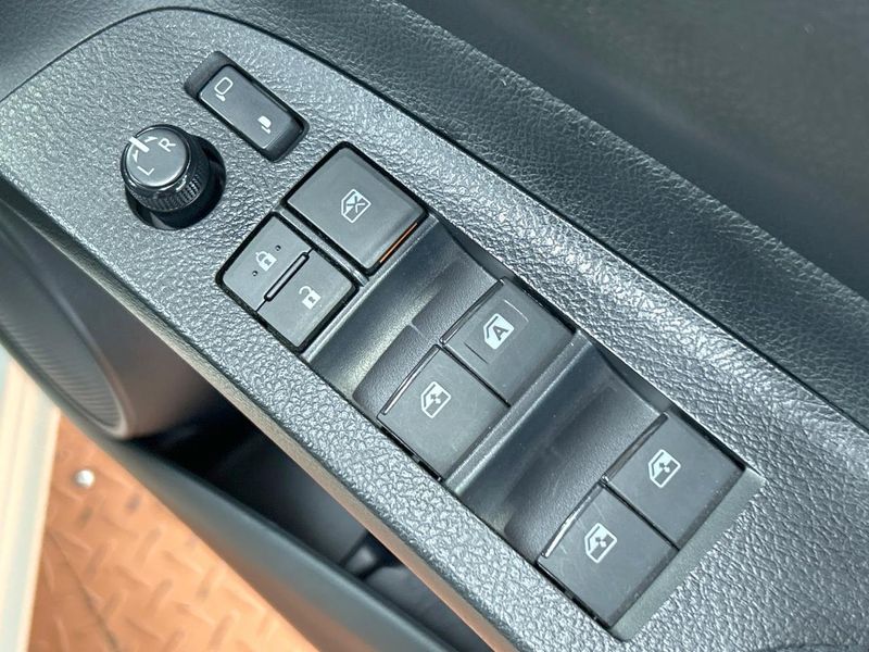 2017 Toyota Sienta DBA-NSP170G (UW-6a34b3a08f103)[27]