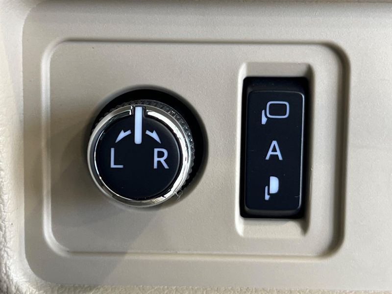 2023 Toyota Land Cruiser Prado 3BA-TRJ150W (UW-6a34b3d4dda7d)[28]