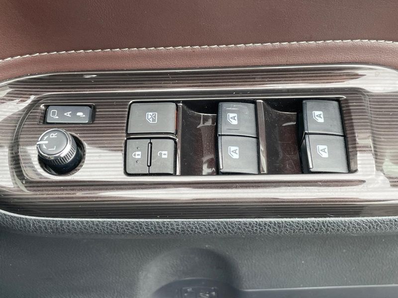 2018 Toyota Esquire DBA-ZRR80G (UW-6a34b40ed7f82)[29]