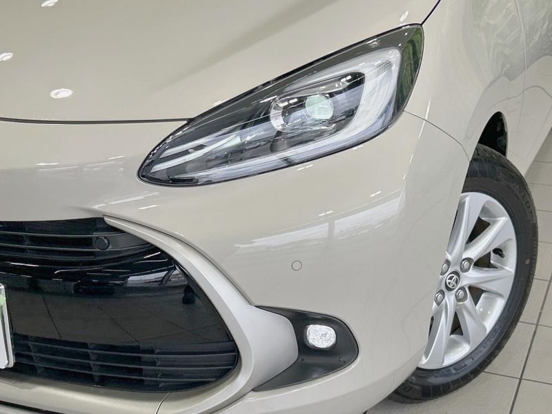 2024 Toyota Aqua 6AA-MXPK11 (UW-6a36050578a3b)[15]