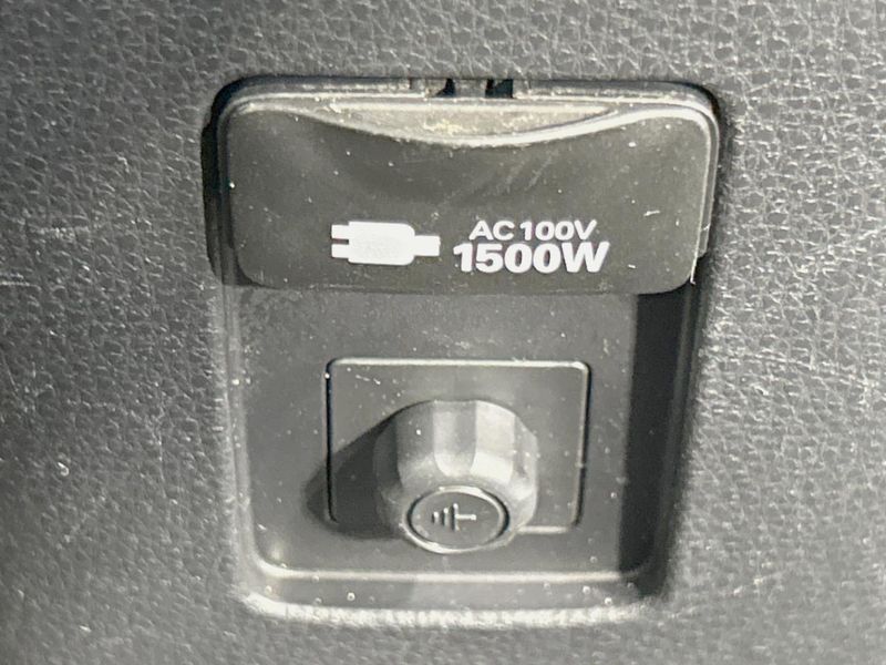 2024 Toyota Aqua 6AA-MXPK11 (UW-6a36050578a3b)[26]