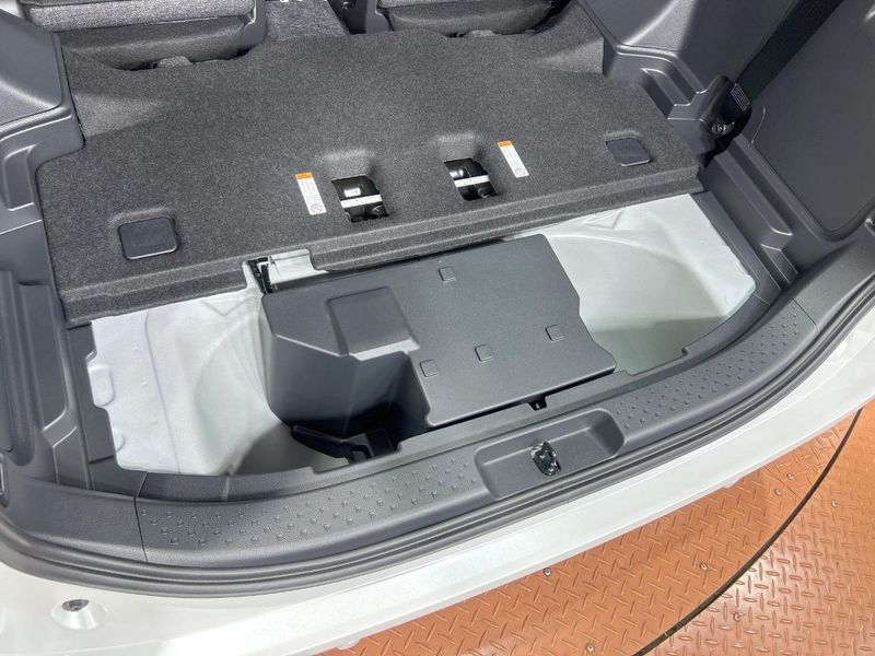 2026 Toyota Sienta 6AA-MXPL10G (UW-6a36050a6d8ff)[27]