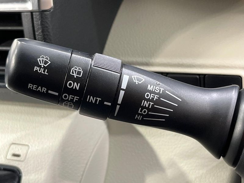 2016 Toyota Sienta DBA-NSP170G (UW-6a36053648338)[23]