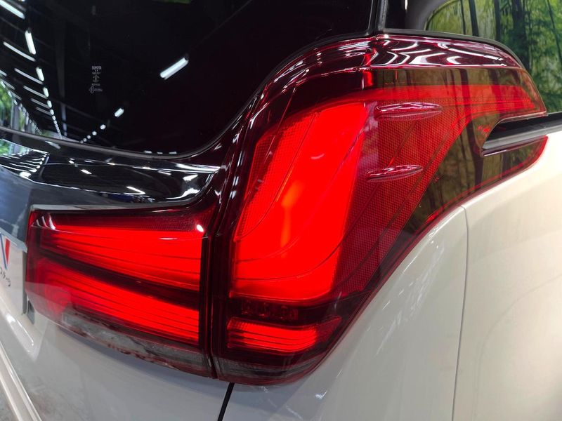 2022 Toyota Alphard 3BA-AGH30W (UW-6a3754d7e2b20)[23]