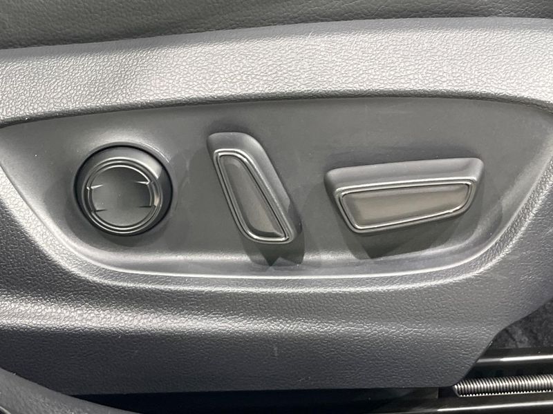 2020 Toyota Camry 6AA-AXVH75 (UW-6a3754fa24cc8)[18]