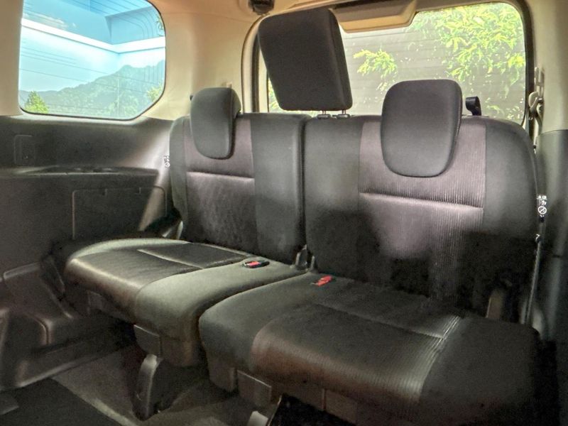 2017 Nissan Serena DAA-GFC27 (UW-6a37554a601f0)[23]