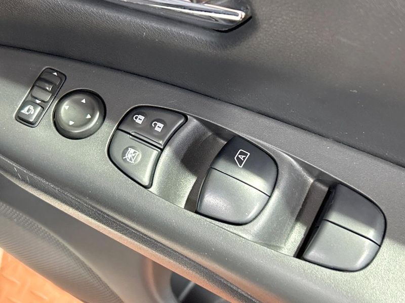 2017 Nissan Serena DAA-GFC27 (UW-6a37554a601f0)[26]