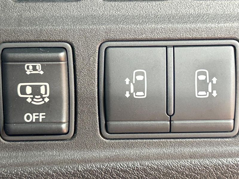 2017 Nissan Serena DAA-GFC27 (UW-6a37554a601f0)[28]