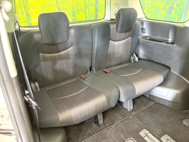 2015 Nissan Serena DAA-HFC26 (UW-6a3755745042f)[16]