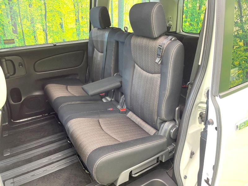2015 Nissan Serena DAA-HFC26 (UW-6a3755745042f)[18]