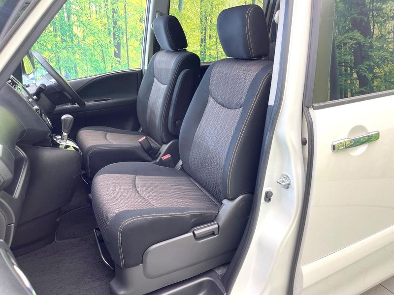 2015 Nissan Serena DAA-HFC26 (UW-6a3755745042f)[19]