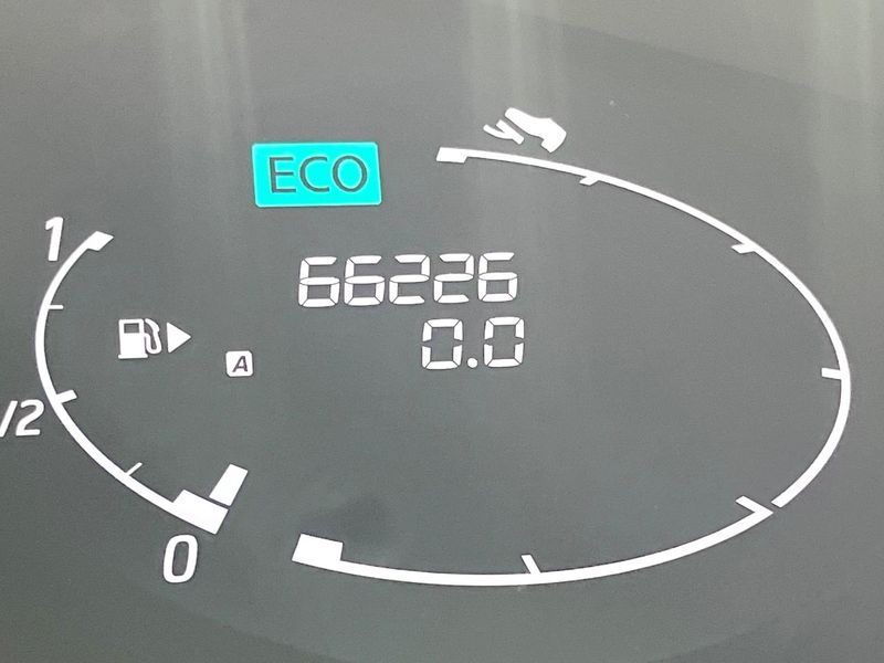 2015 Nissan Serena DAA-HFC26 (UW-6a3755745042f)[2]