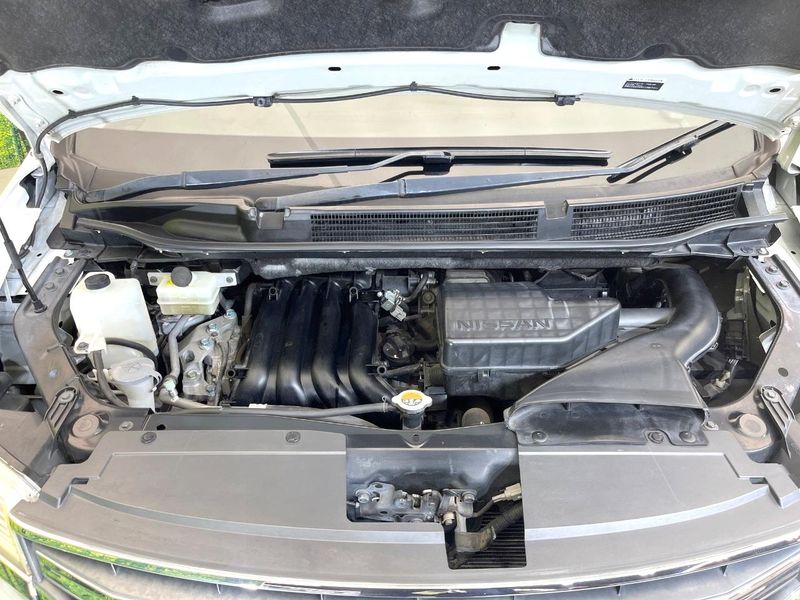 2015 Nissan Serena DAA-HFC26 (UW-6a3755745042f)[4]