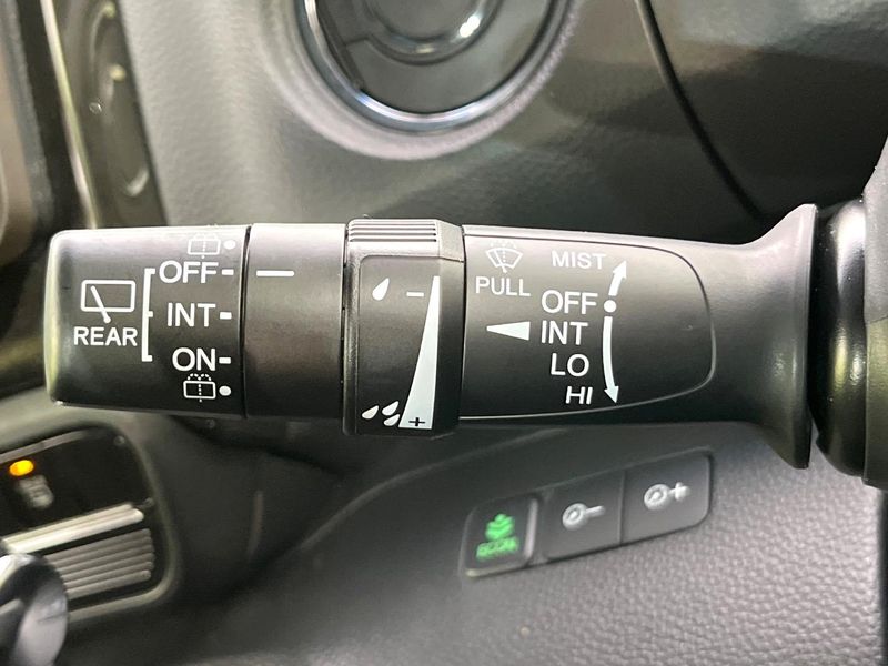 2019 Honda N-BOX CUSTOM DBA-JF3 (UW-6a375594b737e)[29]