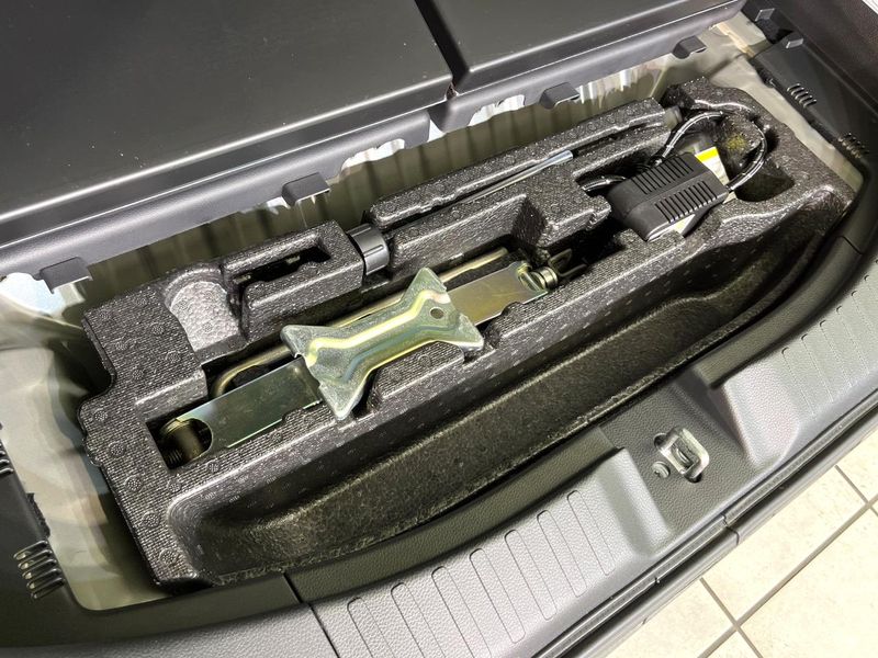 2019 Honda N-BOX CUSTOM DBA-JF3 (UW-6a375594b737e)[9]