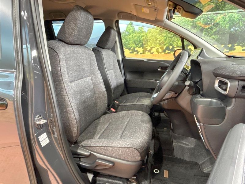 2025 Toyota Sienta 6AA-MXPL10G (UW-6a37565fd847d)[24]
