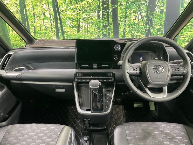 2023 Toyota Voxy 6BA-MZRA90W (UW-6a37567431c7b)[23]