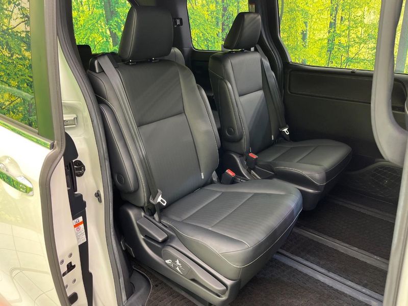 2016 Toyota Esquire DAA-ZWR80G (UW-6a375708082b3)[25]