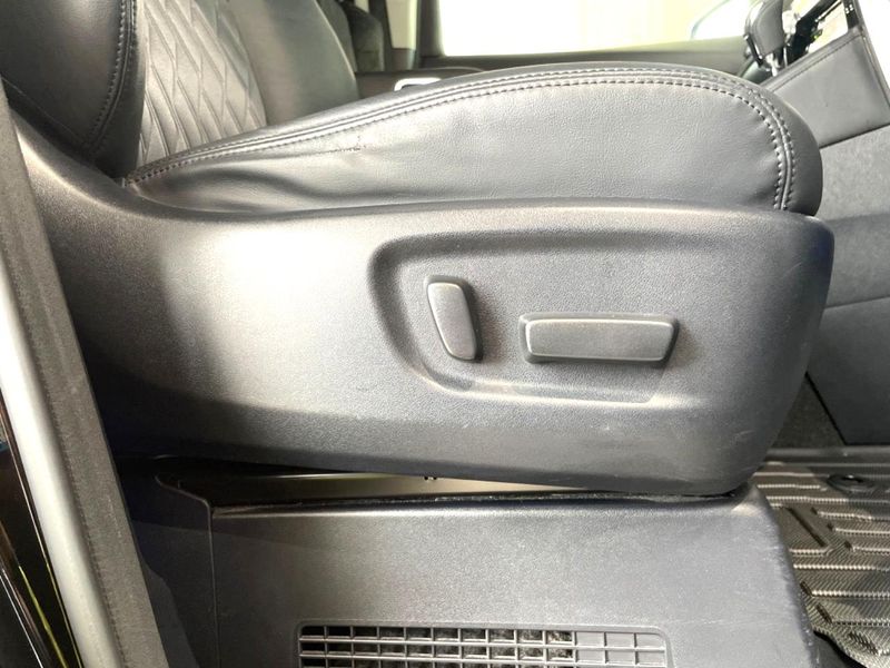 2015 Toyota Vellfire Hybrid DAA-AYH30W (UW-6a3b49c0e9c9e)[27]