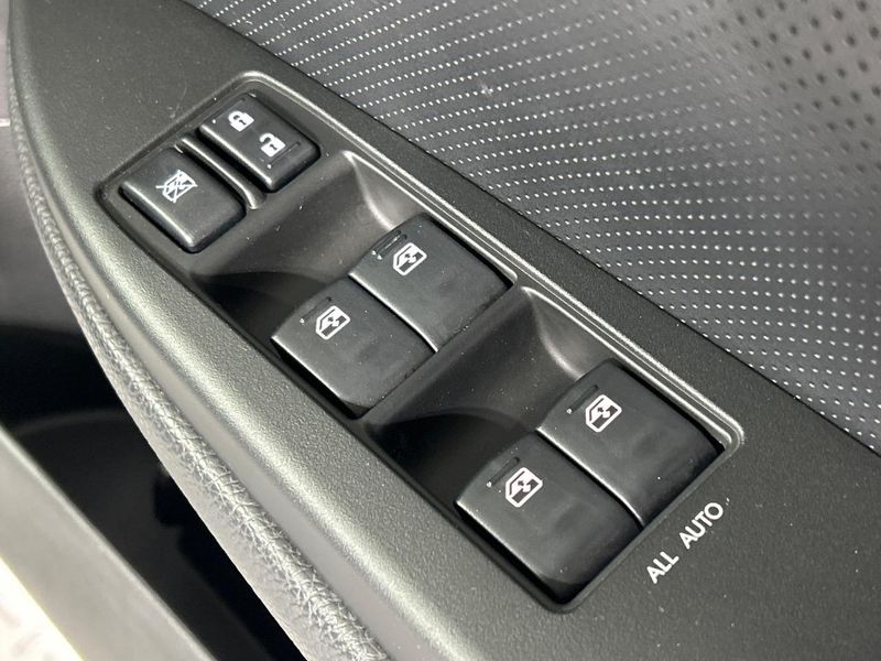 2013 Subaru Legacy B4 DBA-BMM (UW-6a3b49e65592a)[18]