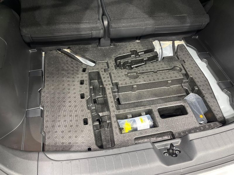 2023 Nissan Aura 6AA-FE13 (UW-6a3b4a0432f67)[11]